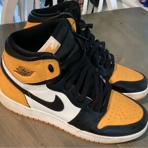 Nike Black and Yellow Sneakers Iconic Style